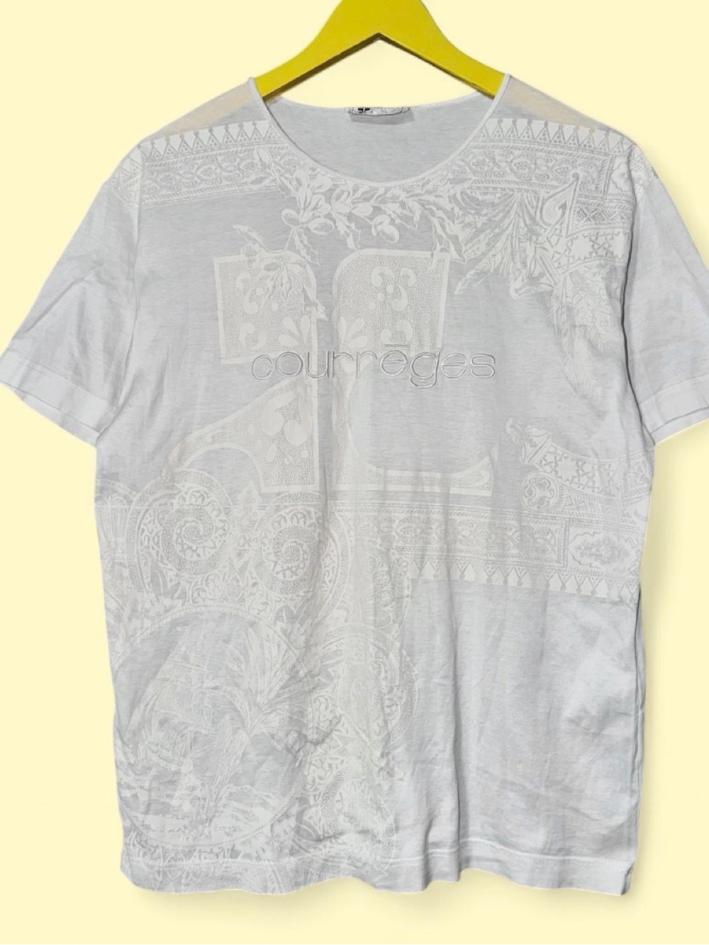 Courrèges white t-shirt with subtle paisley and ornamental design size M /40